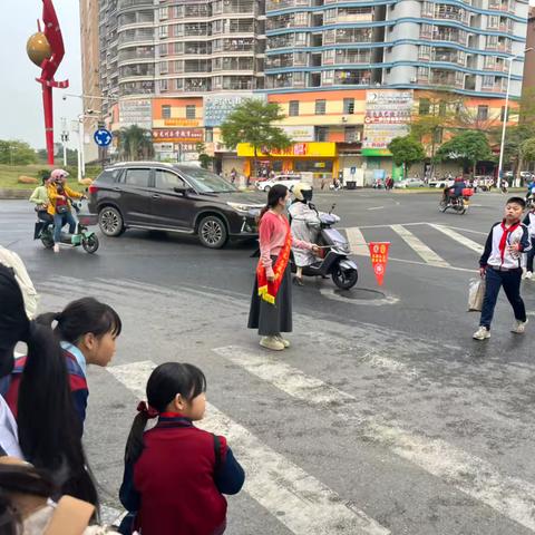 爱心护航，温暖校园——致敬三年级家长志愿者 ‍ ‍