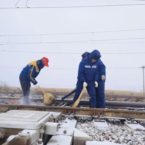 谭家井信号车间|浴“雪”奋战 用心保畅