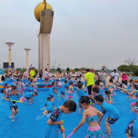 “清凉一夏.欢乐泼水”阳光花城幼儿园庆“六一”亲子活动