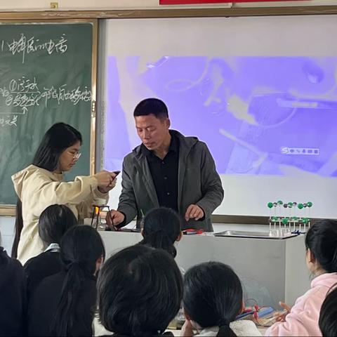 研课磨课促提升，寻思采撷共致远——余干县第二中学化学优质课磨课活动