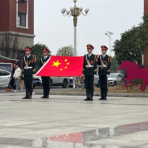 龙行龘龘 追梦前行——余干二中高一年级第一次升国旗仪式