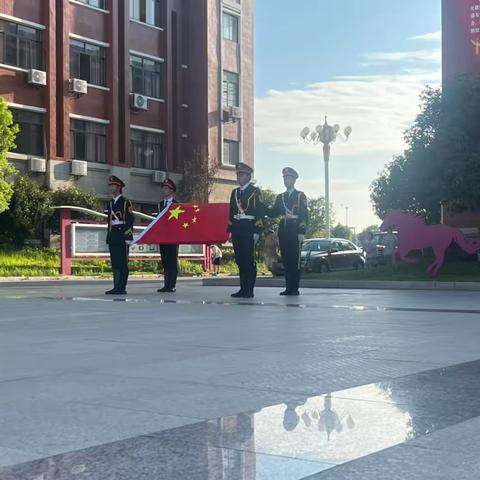 扬帆启新程、拼搏铸辉煌——高三年级升旗仪式