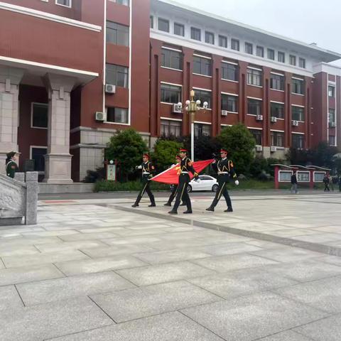 拒霸凌护校园暖阳，赞联考展少年锋芒———高三年级升旗仪式