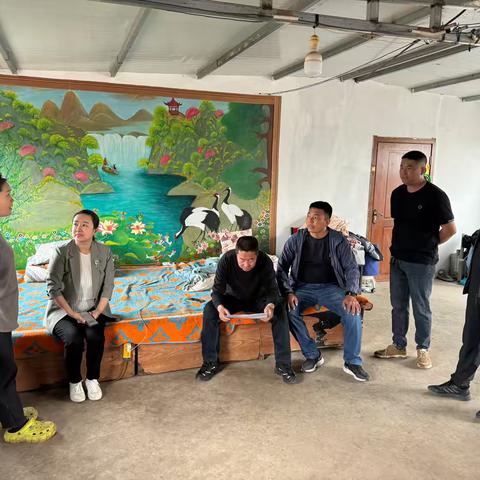 旗农科局党组书记、局长萨如拉一行深入好腰苏木镇调研指导