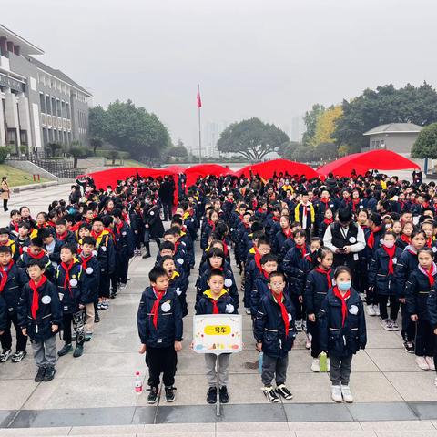 2023年秋季重庆市人民小学四年级一班“寻找红岩英雄”烈士墓+剧目《重庆·1949》爱国主义教育活动