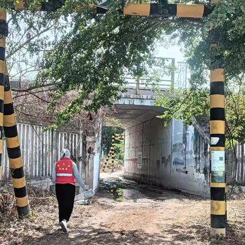 网格员变身护路员 助力铁路沿线巡查