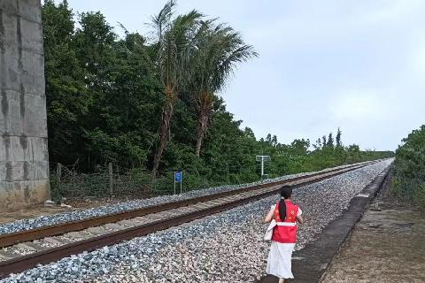 铁路要畅通，安全不放松，部道村网格员开展爱路护路宣传活动