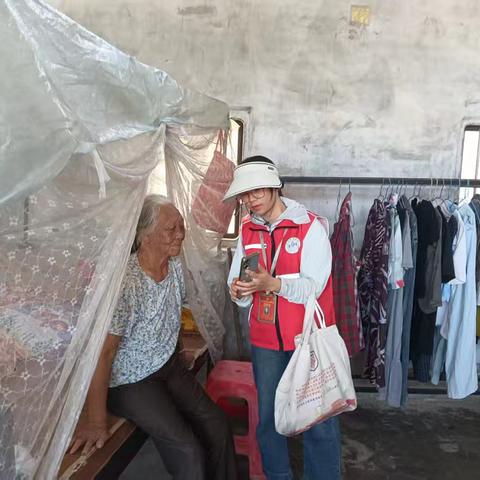 老人“刷脸”认证难 新龙镇部道村网格员来帮忙