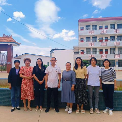 联合教研聚合力 互学互鉴共成长一一宜良县小学英语速国美名师工作室、宜良县清远小学英语学科工作室与宜良县温泉小学联合教研活动