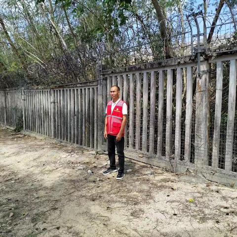 万岭村开展高铁沿路线巡查排查工作