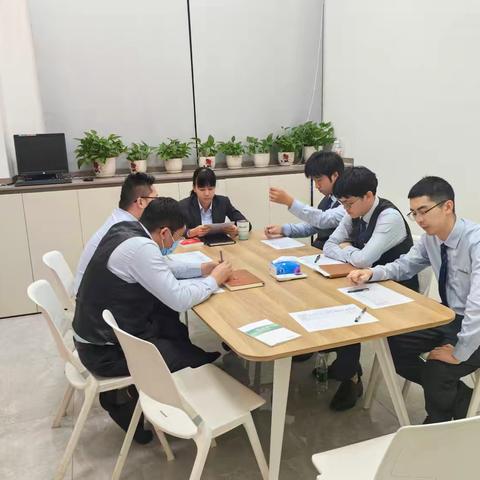 琼山支行党支部组织青年员工开展党的二十届四中全会精神学习研讨