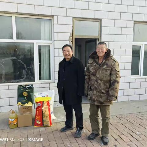 蒙南生态农业公司春节前慰问退休职工，传递温暖关怀