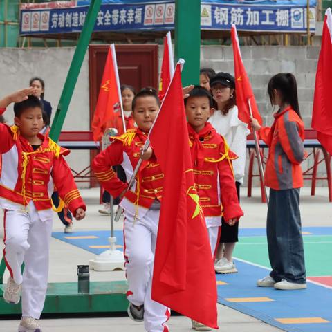 “争做新时代好队员”——南丹县第五小学第74个建队日暨新队员入队仪式