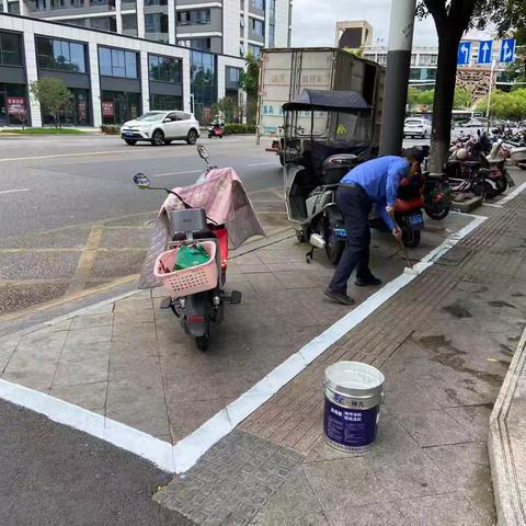 出新非机动车停车位，方便市民停车