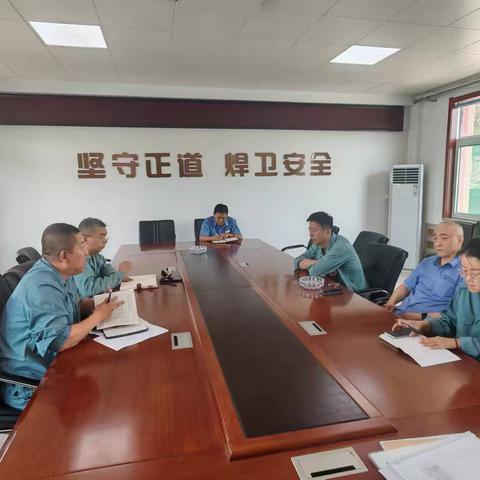 桑梓店焊轨车间综合工队党支部6月份党员大会