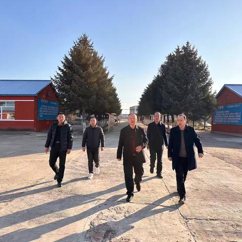 榆树市松花江片中小学关工委宣讲团走进刘家镇中学校开展“铭记历史，振兴中华”主题宣讲活动。