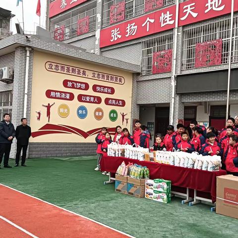 弘扬雷锋精神 关爱特殊学生 ——绥德县农业发展银行到县特校慰问学生