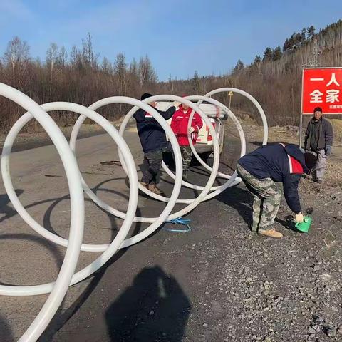 冬季道路养护“不降温”--生产服务中心全面做好冬季道路养护工作