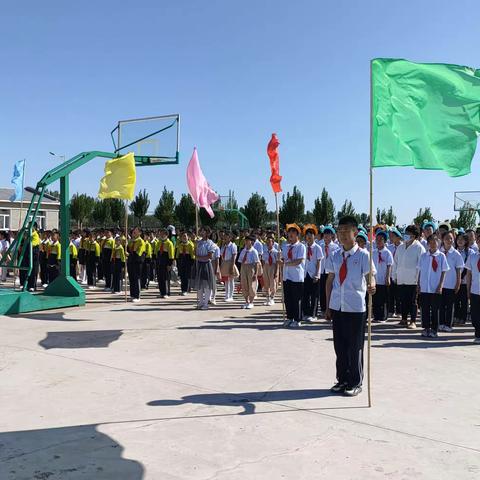 学习二十大 争做好队员——四合乡中心小学入队仪式