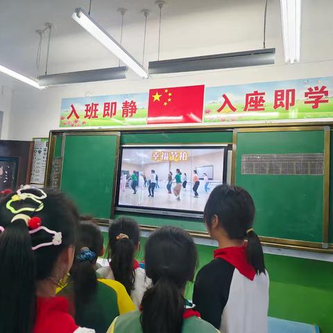 【精善新小·课后服务】舞蹈传情 敬老爱老 韵动乐舞社团十月份活动纪实