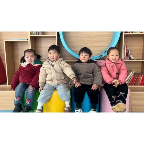 “书香润童心，诵读伴成长”——官垱镇中心幼儿园“童声童趣”第五十三期《小猪吃的饱饱》