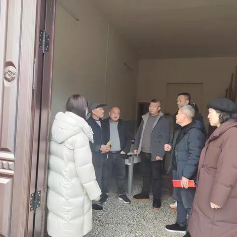 洞口县大湾林场为“脱贫户”送温暖