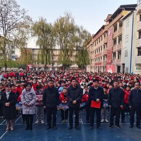 星光闪耀校园   书香润泽童年 ——洛宁县兴宁小学举行十一月“阅读之星”颁奖仪式