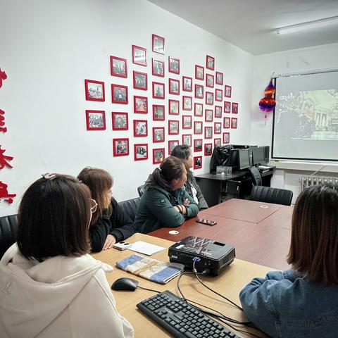 道里区建国街道建国北二社区新时代文明实践站组织开展“缅怀先烈，致敬英雄”主题观影活动