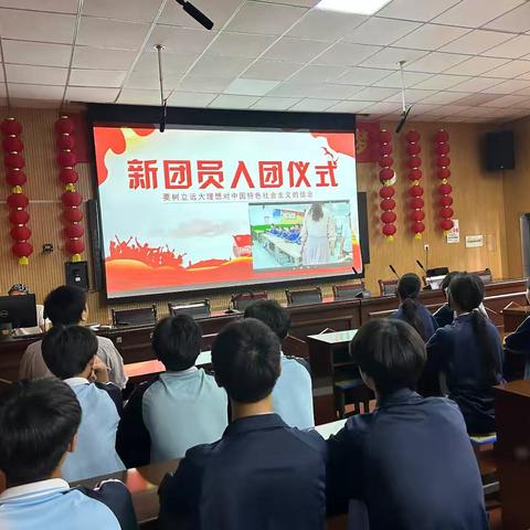 红石榴·手拉手 云端聚首 青春入团——新疆托克逊县郭勒布依乡中心学校与嘉禾县文家学校联合入团仪式