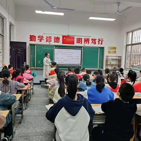 豫灵镇庙上小学:赛课磨砺促花开 三尺讲台展风采