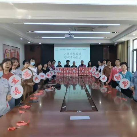 共建文明家庭 巧制古韵团扇——市中区七里山街道七西社区计生协开展母亲节非遗剪纸主题活动