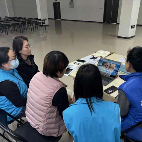 万和东里社区党支部开展 “读书赋能夯实基础 互学互鉴强化作风” 主题党日活动