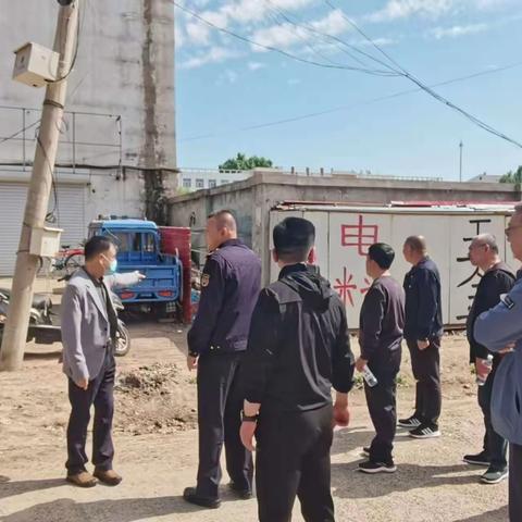 富区城管局实地踏查繁茂路市场等区域解决脏乱难题