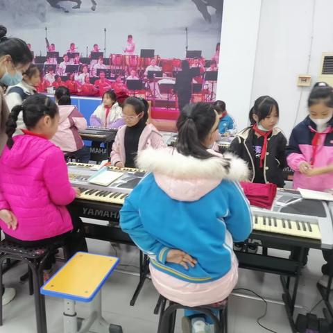 音韵悠扬，琴间舞动-凌云小学悦音电子琴社团期末总结