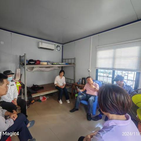 警钟长鸣护平安 校园安全无小事 ——坡心镇中心小学召开校警会议