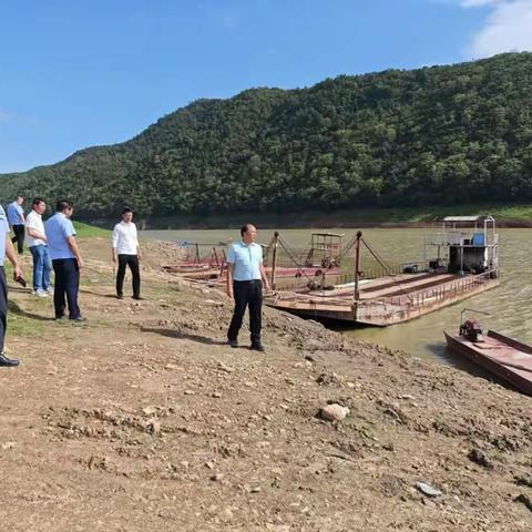 江边乡开展“三无”船舶巡查工作