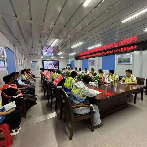 定安县中建二局海南分公司国际综合消防应急救援实战训练基地项目开展“安全生产月”持续推进会暨送清凉活动