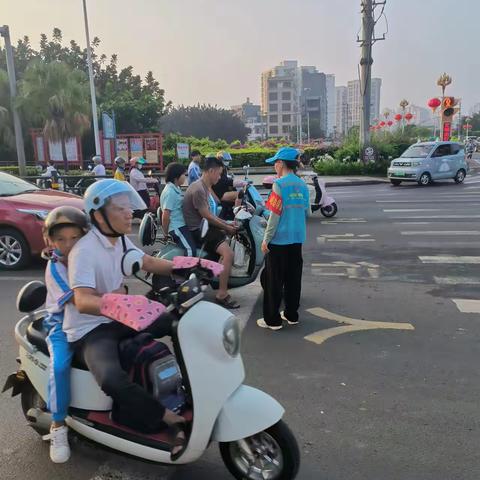 临高县妇幼保健院持续开展“哨子加手势·奏响文明交通主旋律”志愿服务活动