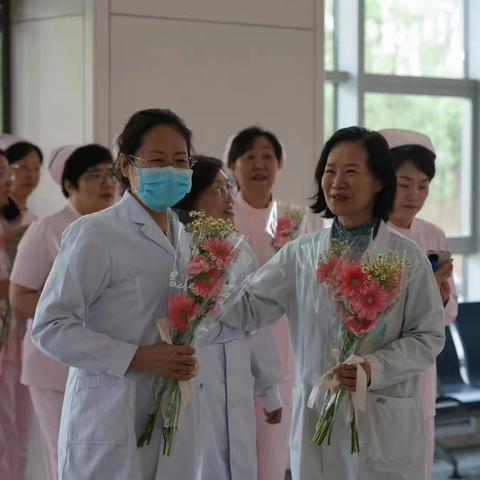 致敬白衣天使-深入一线送祝福，真情关怀暖人心