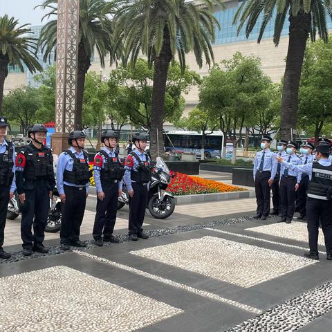 江西警院公管系教授带领学生至八一广场警务站参观学习