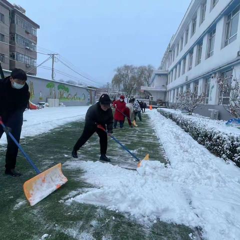 【“双争”有我】瑞雪兆丰年     扫雪喜开颜   贾庄中心幼儿园扫雪活动