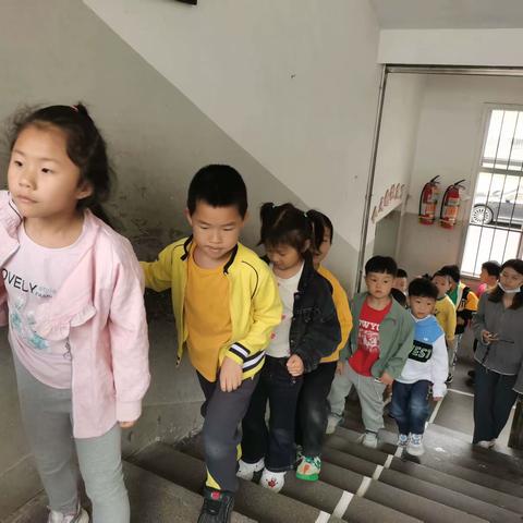 小学初体验，幼小零距离——仁庄镇中心幼儿园大班段走进小学体验活动