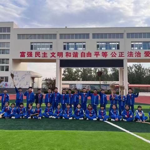 携手清洁美丽校园，劳动教育浸润成长—长安路小学三年级劳动实践日活动