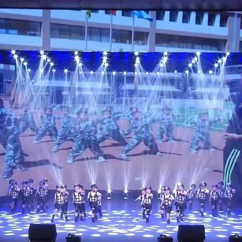 民主学校一年二班家长学习庆“六一”儿童节文艺汇演暨“感党恩 听党话 跟党走”主题党日活动