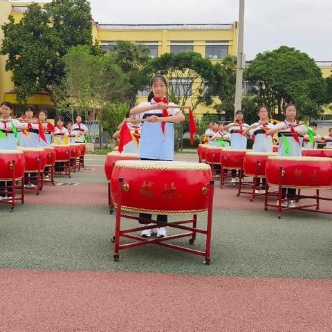 会盟镇中心小学庆六一汇报演出暨学校开放日活动                                 ——家校携手，共促和谐