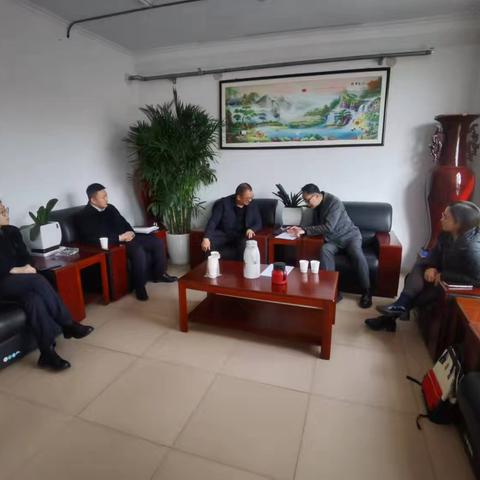 个人金融部特邀省分行财富顾问共同走访重点高净值客户