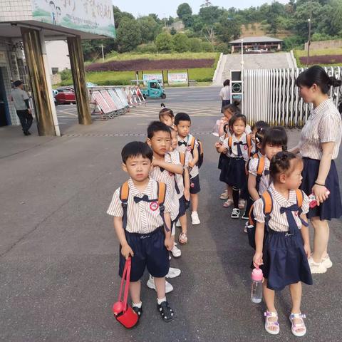 【幼小衔接 我们在行动】    --小风车幼儿园大班幼儿参观小学活动