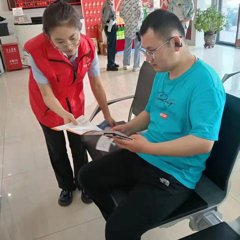 中卫农村商业银行东门支行开展民法典普法宣传活动