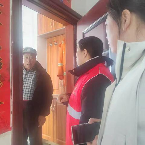 网格员入户宣传 筑牢年后安全防线