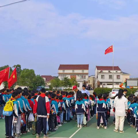 中心风光处处好  师生秋游乐陶陶-----记小池镇沙格小学开展秋游活动